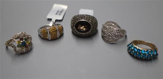 Five 9ct yellow and white metal cluster rings, various